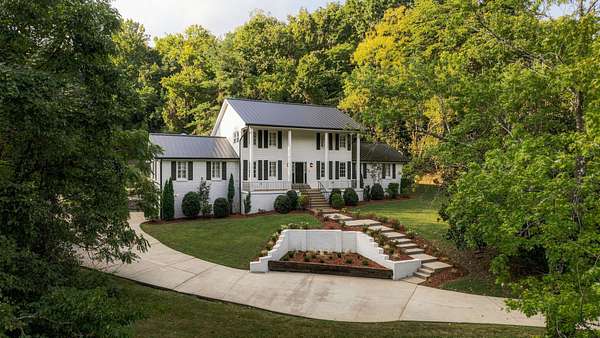 3 Acres of Land with Home for Sale in Franklin, Tennessee