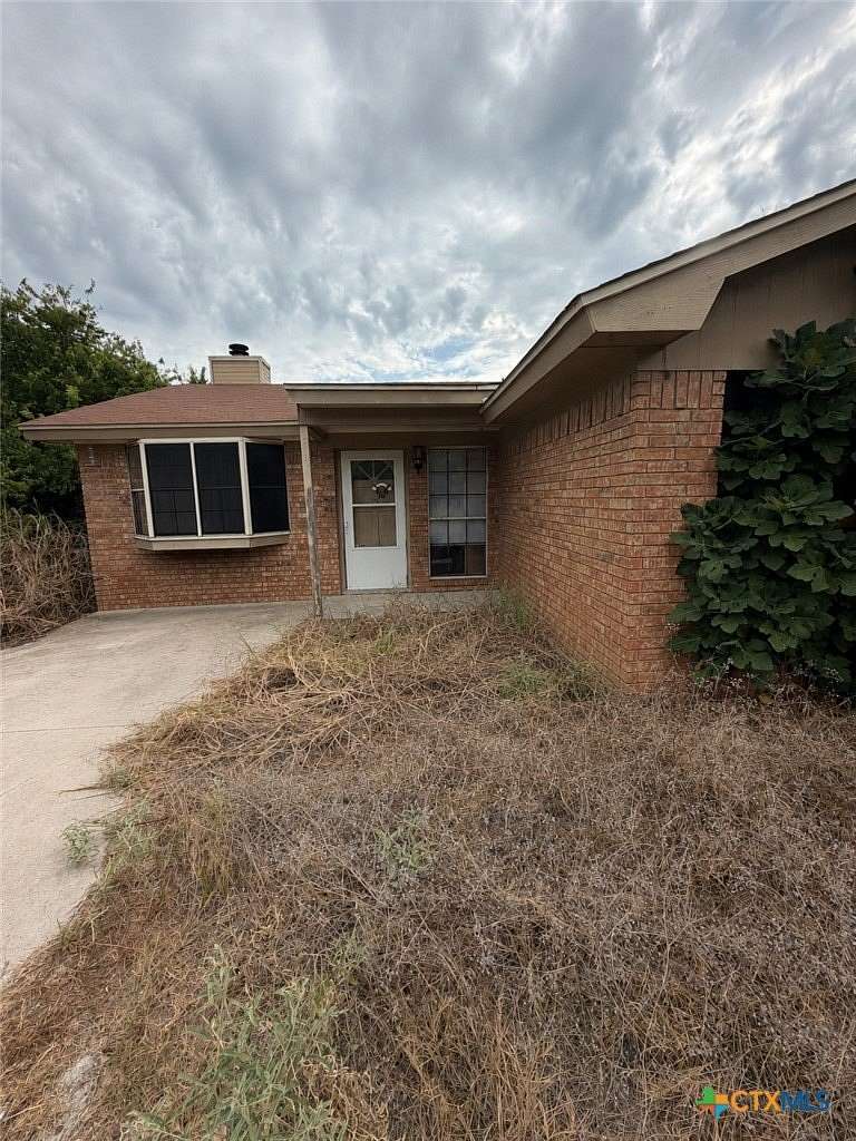 1.62 Acres of Land with Home for Sale in Kempner, Texas