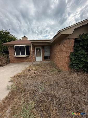 1.62 Acres of Land with Home for Sale in Kempner, Texas