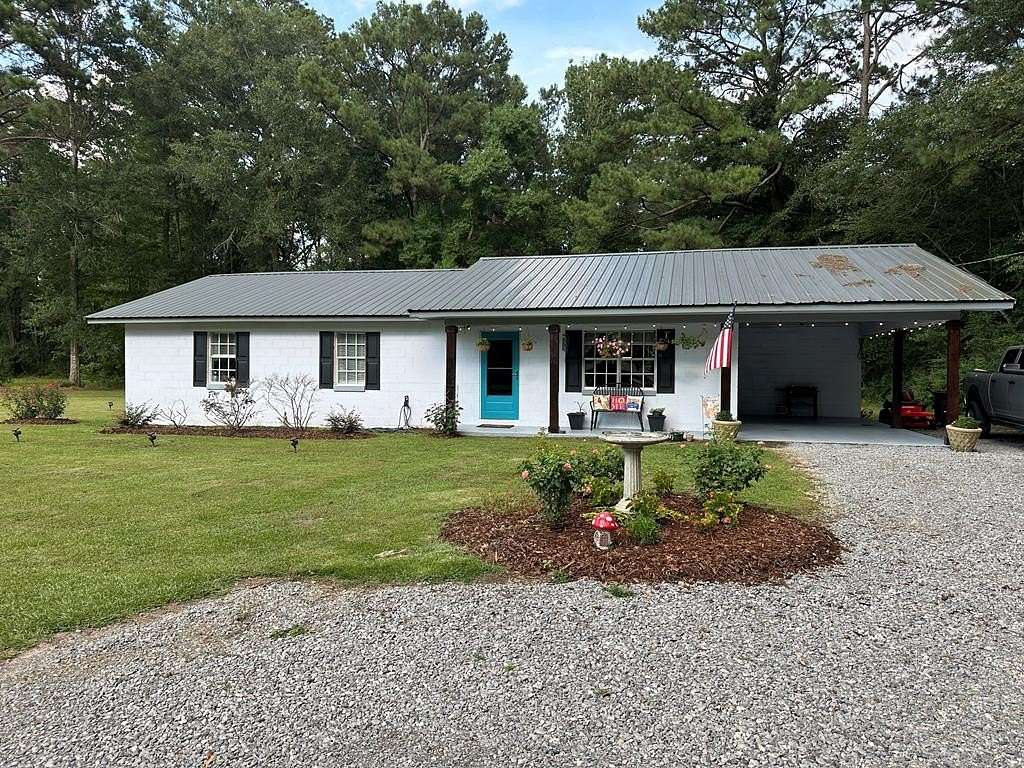 1.5 Acres of Land with Home for Sale in Waynesboro, Mississippi