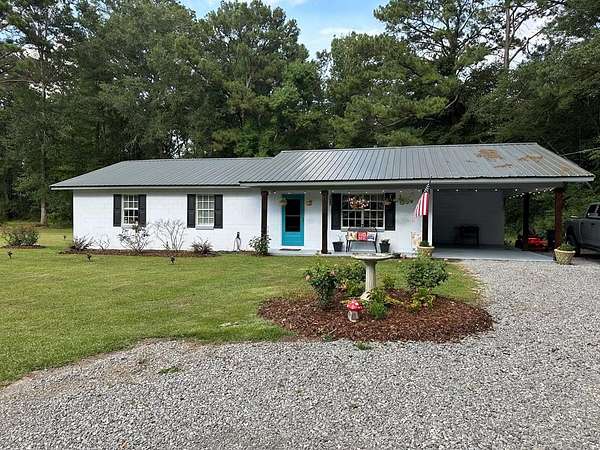 1.5 Acres of Land with Home for Sale in Waynesboro, Mississippi