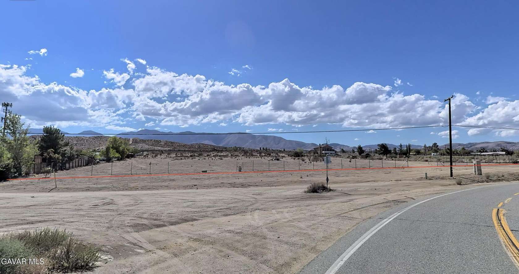4.32 Acres of Residential Land for Sale in Pearblossom, California