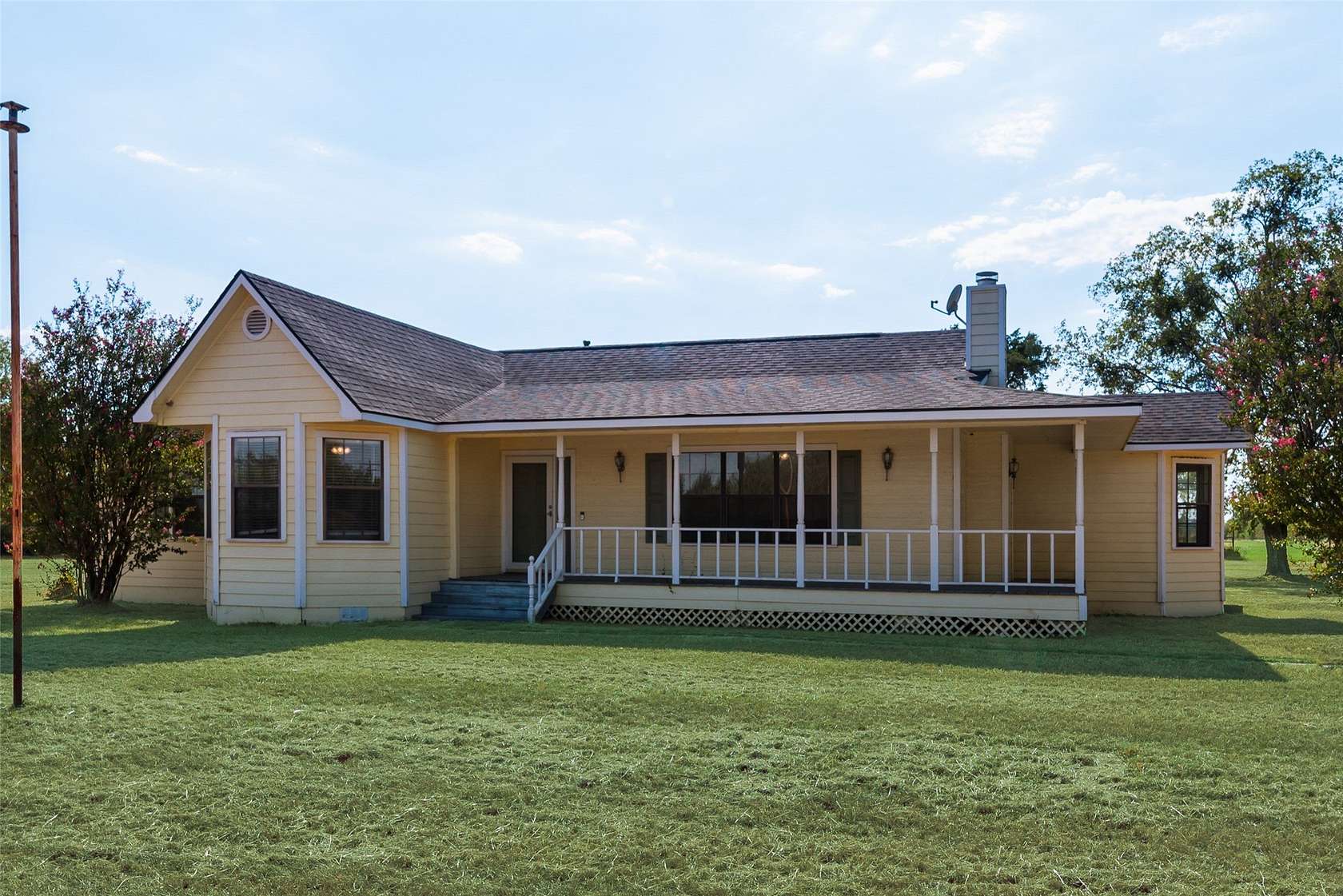 13.5 Acres of Land with Home for Sale in Kemp, Texas