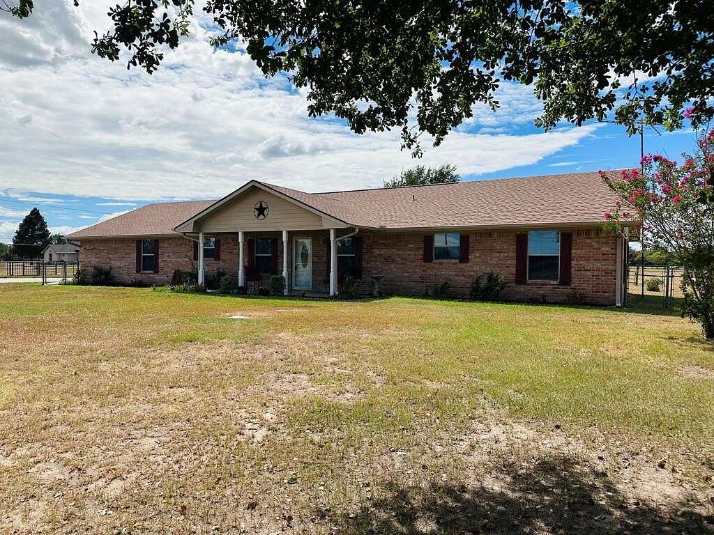 9.5 Acres of Land with Home for Sale in Eustace, Texas