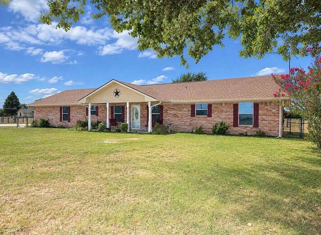 9.5 Acres of Land with Home for Sale in Eustace, Texas