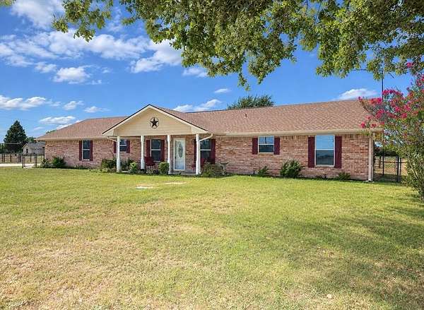 9.5 Acres of Land with Home for Sale in Eustace, Texas