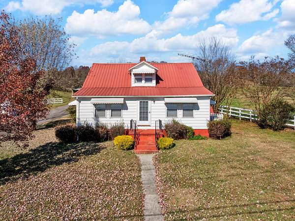 3.9 Acres of Improved Mixed-Use Land for Sale in Surgoinsville, Tennessee