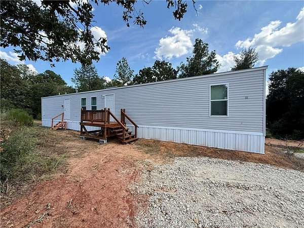 14 Acres of Land with Home for Lease in Hearne, Texas