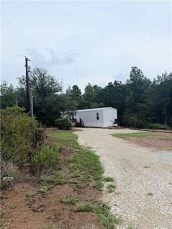 14 Acres of Land with Home for Lease in Hearne, Texas