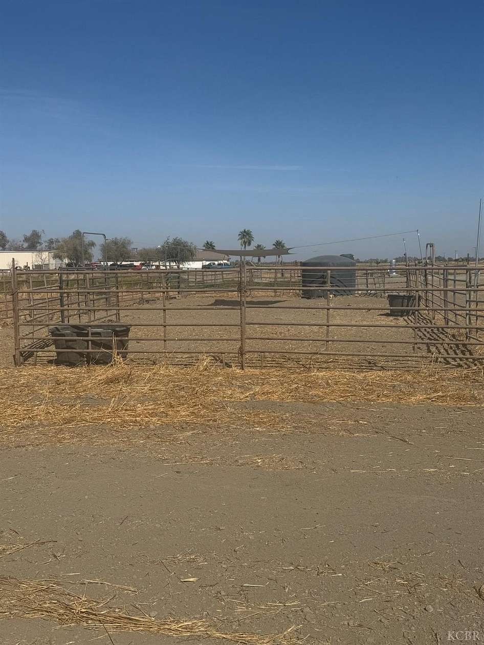 20 Acres of Agricultural & Residential Land for Sale in Lemoore, California
