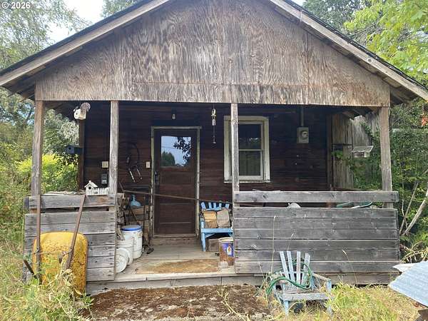 10.6 Acres of Land with Home for Sale in Elmira, Oregon