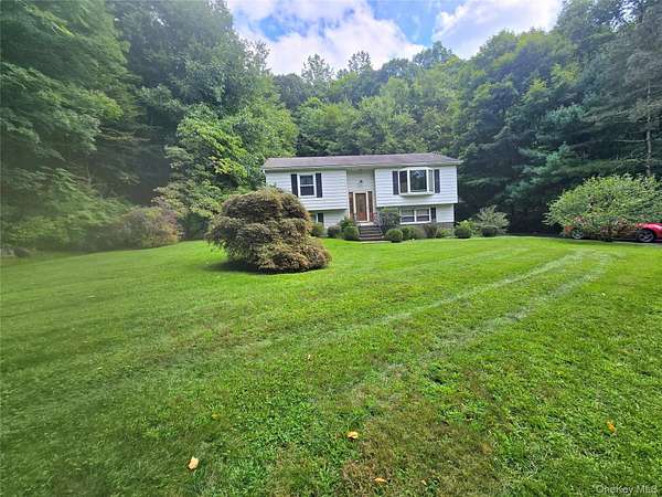 15.8 Acres of Land with Home for Sale in Putnam Valley, New York
