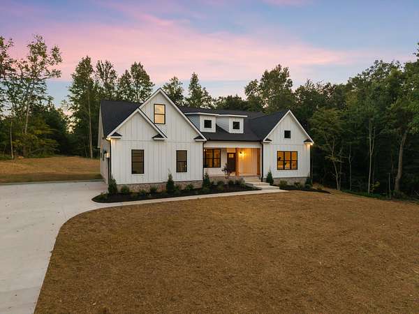 6 Acres of Land with Home for Sale in Clarksville, Tennessee
