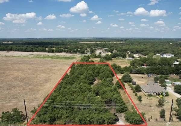 1.12 Acres of Residential Land for Sale in Whitewright, Texas