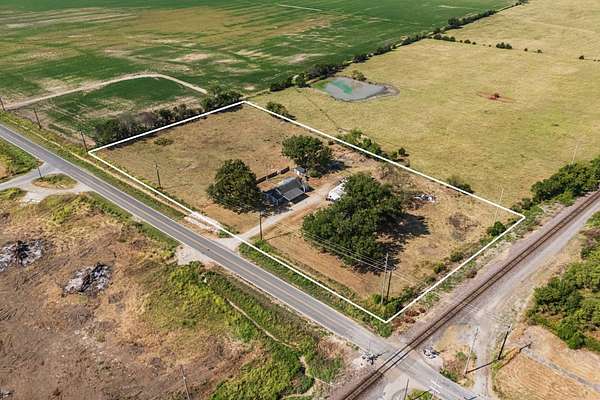 4.38 Acres of Land with Home for Sale in Coffeyville, Kansas