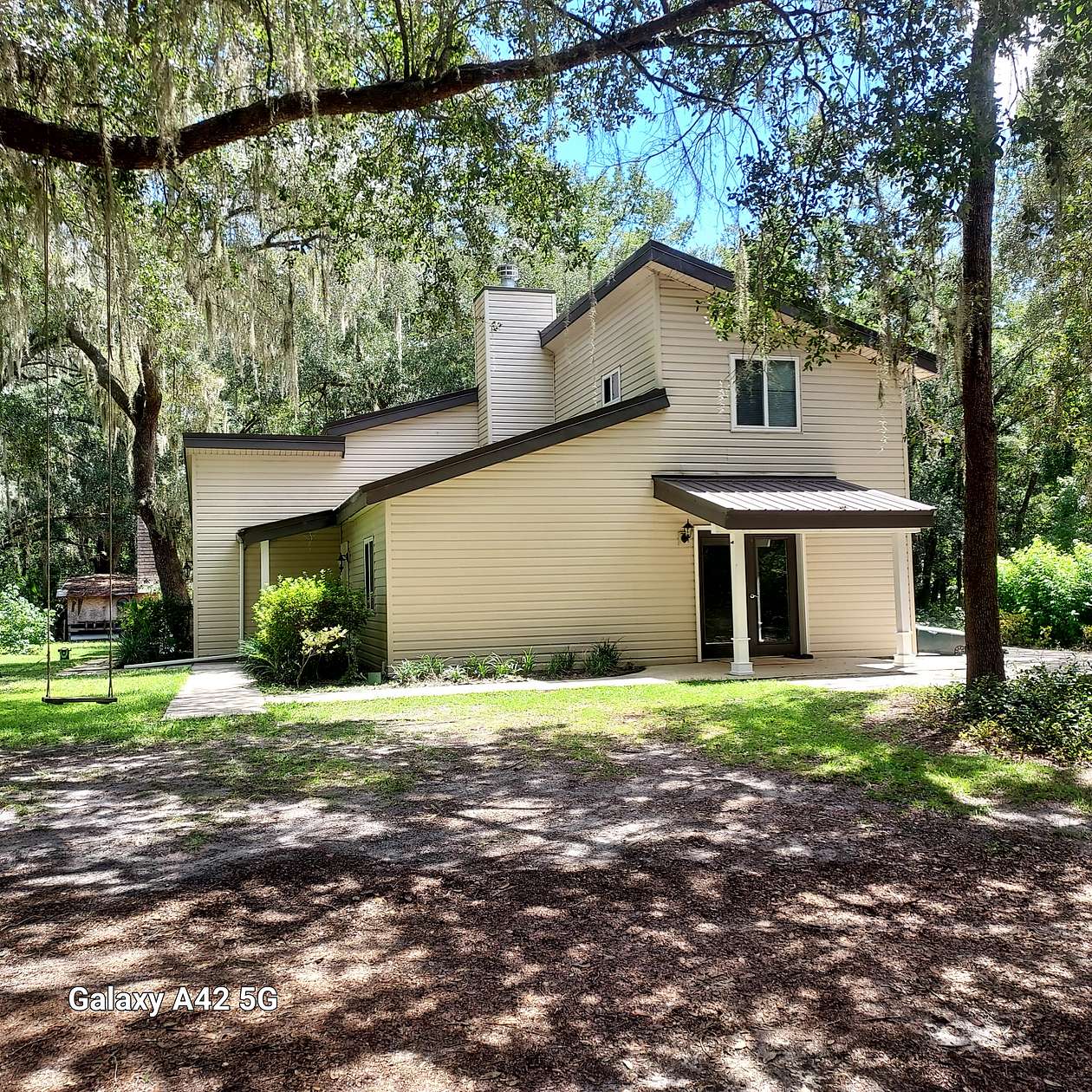 5.8 Acres of Land with Home for Lease in Hawthorne, Florida