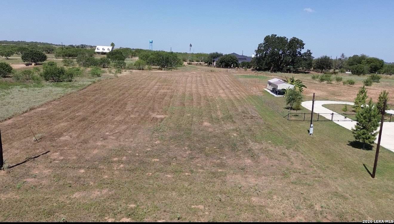 1 Acre of Residential Land for Sale in Floresville, Texas