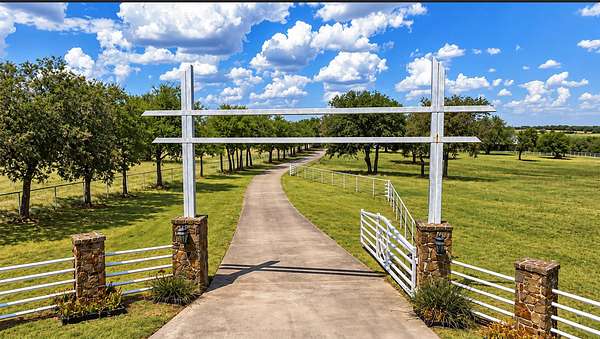 19.7 Acres of Land with Home for Sale in Krum, Texas