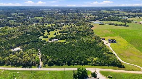 5 Acres of Residential Land for Sale in Tonganoxie, Kansas