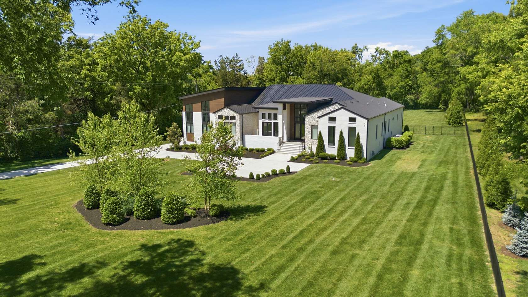 2.2 Acres of Land with Home for Sale in Brentwood, Tennessee