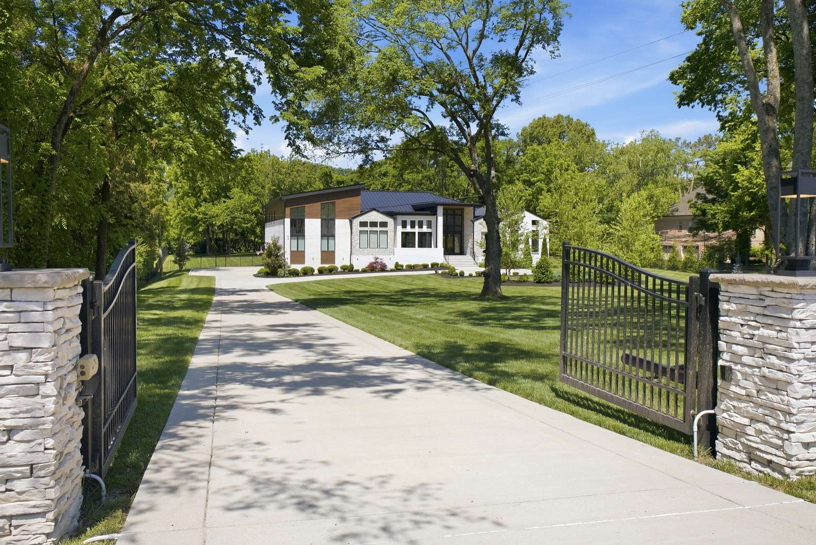 2.2 Acres of Land with Home for Sale in Brentwood, Tennessee