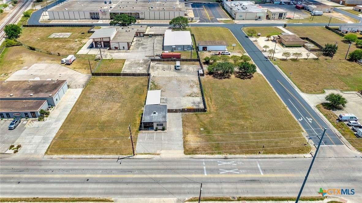 1.78 Acres of Improved Commercial Land for Sale in Victoria, Texas