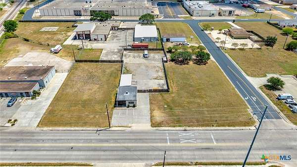 1.78 Acres of Improved Commercial Land for Sale in Victoria, Texas