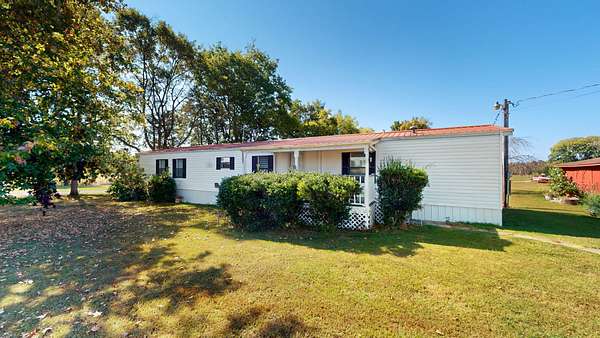 5.22 Acres of Land with Home for Sale in Shelbyville, Tennessee