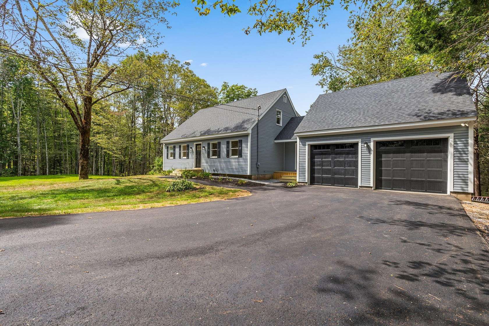 4.3 Acres of Land with Home for Sale in Harpswell Town, Maine