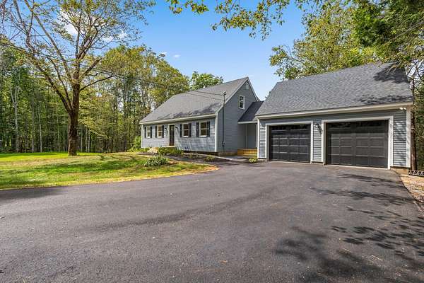 4.3 Acres of Land with Home for Sale in Harpswell Town, Maine
