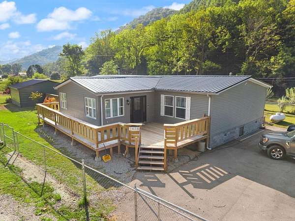 4 Acres of Land with Home for Sale in Pine Top, Kentucky