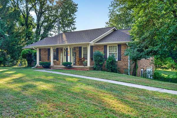 2.73 Acres of Land with Home for Sale in Clarksville, Tennessee