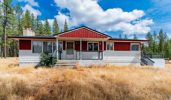 12 Acres of Land with Home for Sale in Springdale, Washington