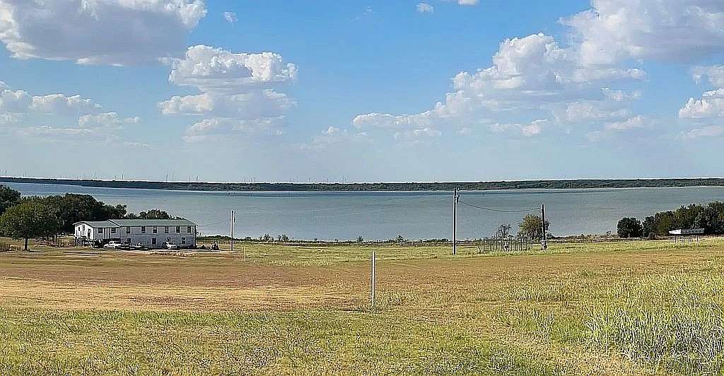 5 Acres of Land with Home for Sale in Hubbard, Texas