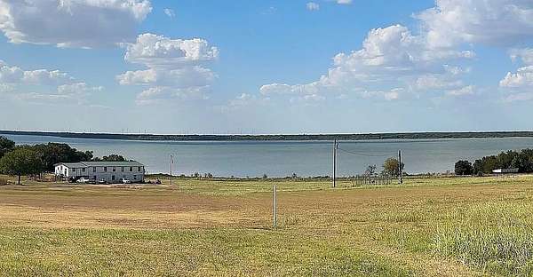 5 Acres of Land with Home for Sale in Hubbard, Texas