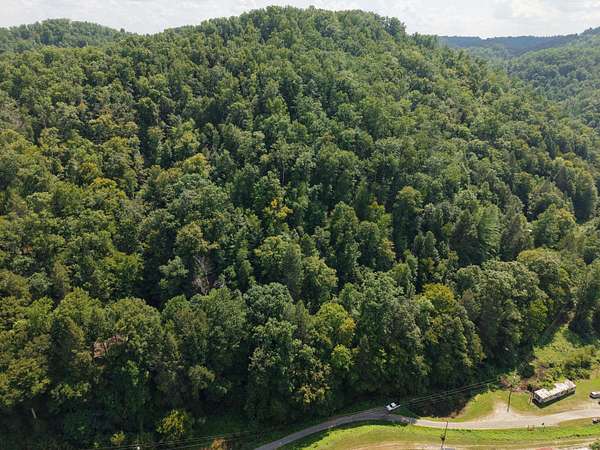 7 Acres of Land for Sale in Tomahawk, Kentucky