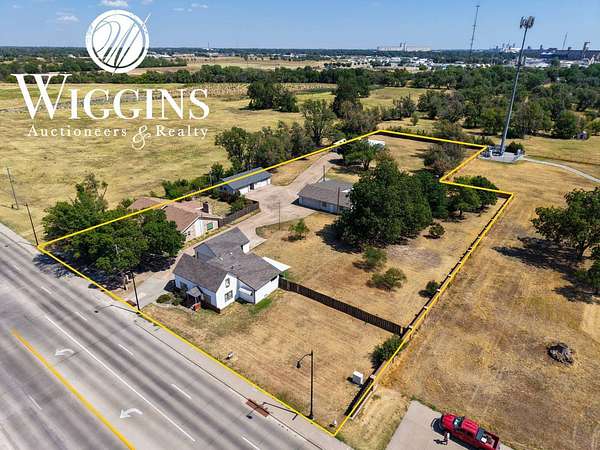 2.5 Acres of Improved Mixed-Use Land for Auction in Enid, Oklahoma