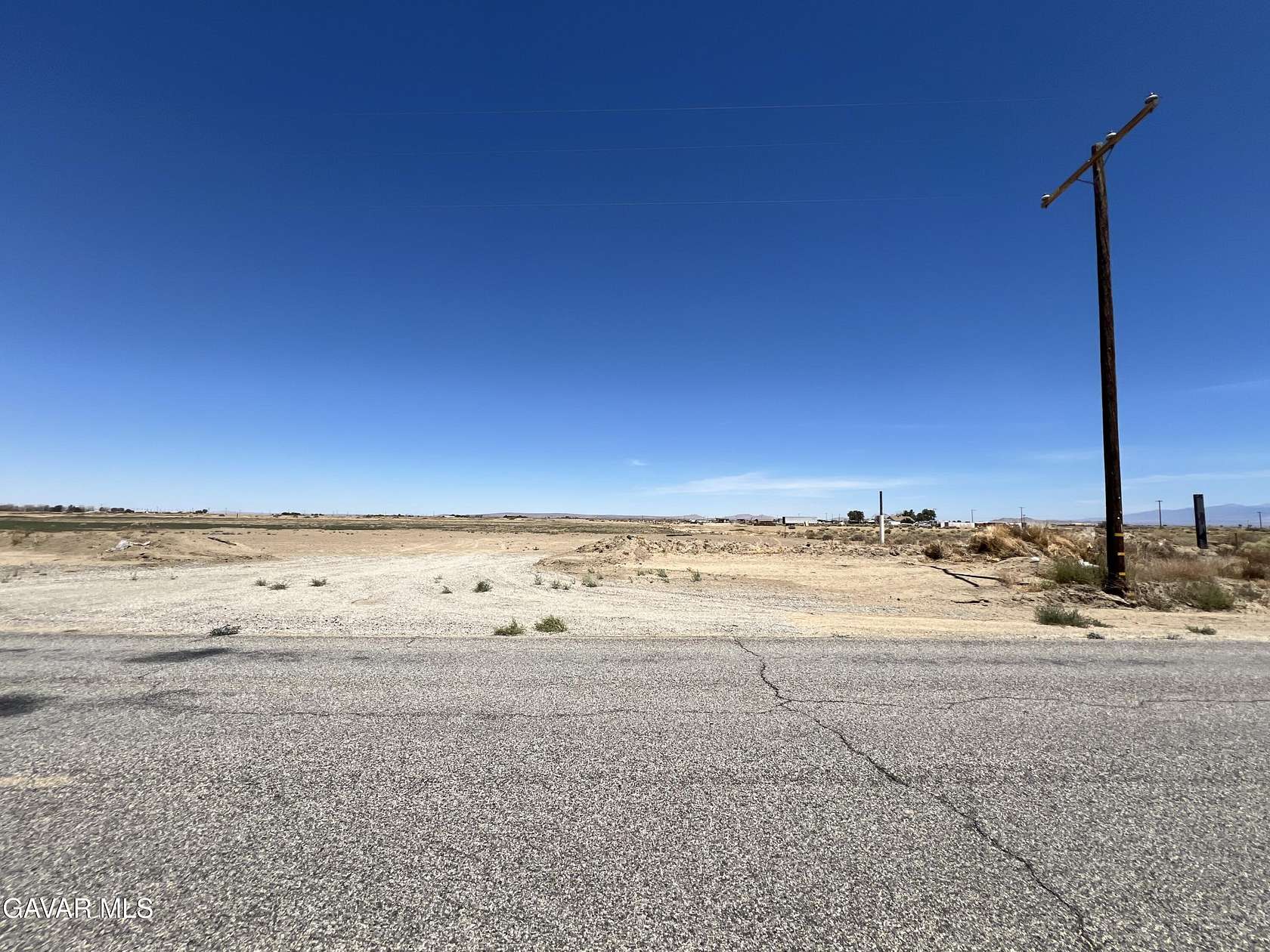 20 Acres of Agricultural & Residential Land for Sale in Lancaster, California