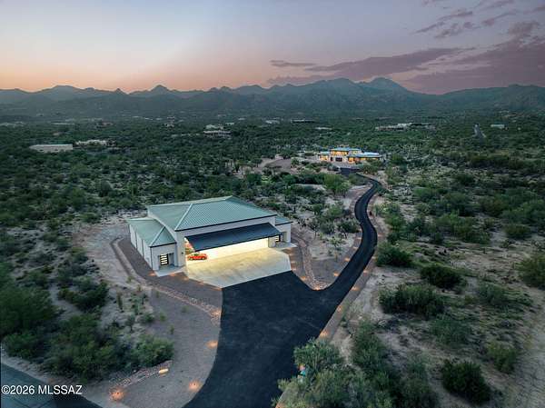 8 Acres of Land with Home for Sale in Tucson, Arizona