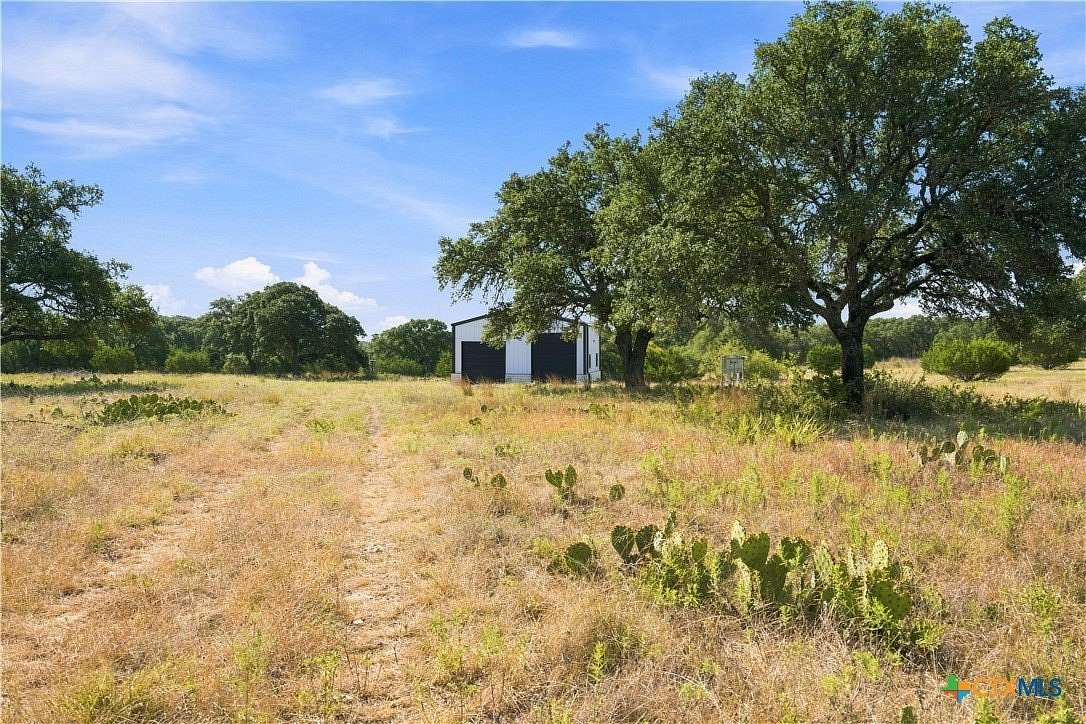 5 Acres of Improved Residential Land for Sale in Lampasas, Texas