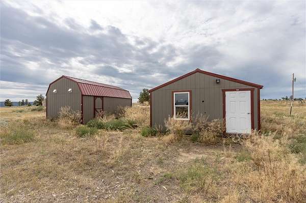 20 Acres of Land with Home for Sale in Roundup, Montana