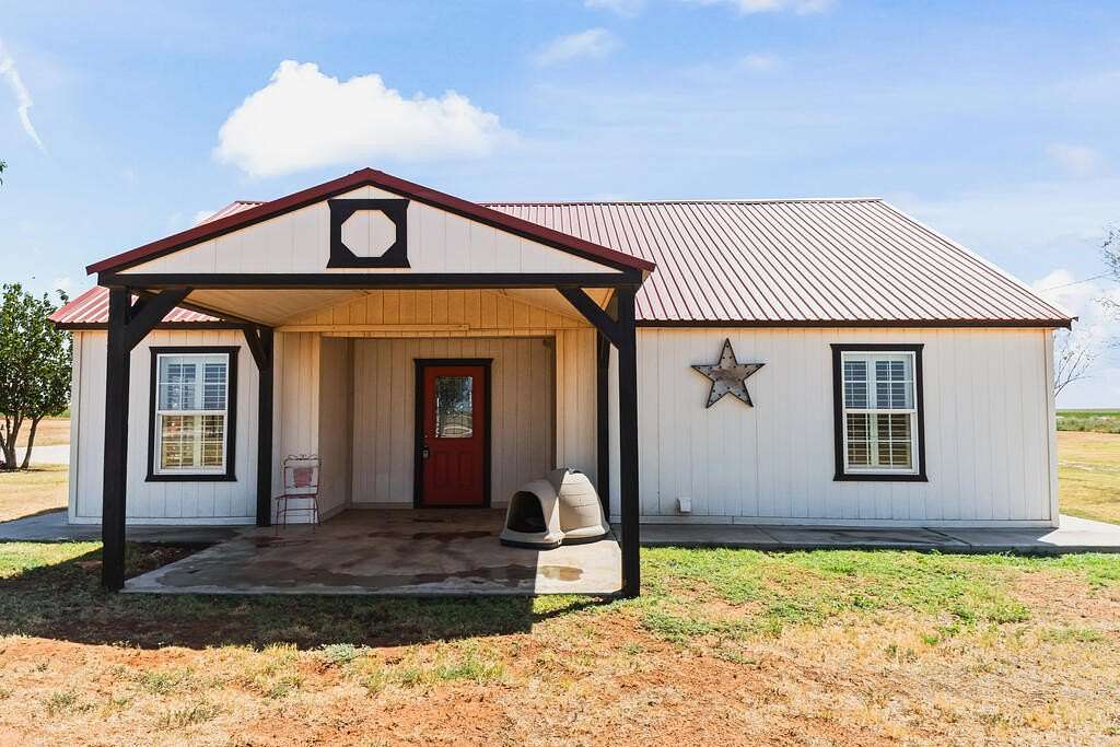4.58 Acres of Land with Home for Sale in Seminole, Texas