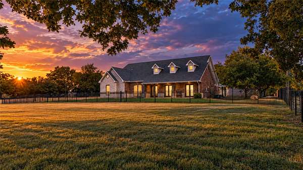 18.3 Acres of Land with Home for Sale in Denison, Texas