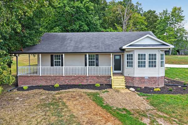 5 Acres of Land with Home for Sale in Westmoreland, Tennessee