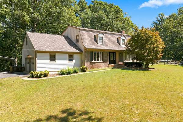 1.5 Acres of Land with Home for Sale in Kingston Springs, Tennessee