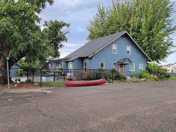 2 Acres of Land with Home for Sale in Grandview, Washington