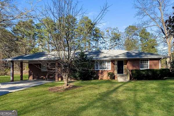1.9 Acres of Land with Home for Lease in Fayetteville, Georgia