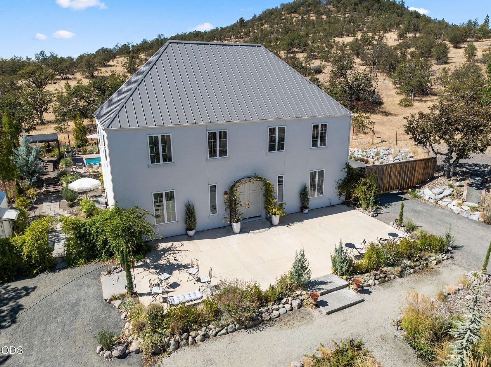 13.6 Acres of Land with Home for Sale in White City, Oregon