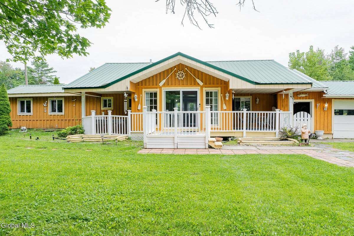 2.7 Acres of Land with Home for Sale in Northampton Town, New York