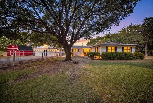 20.7 Acres of Agricultural Land with Home for Sale in Ennis, Texas